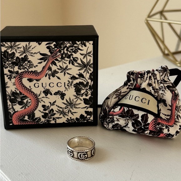 Gucci Silver Ring with Black Floral Design - Picture 1 of 3
